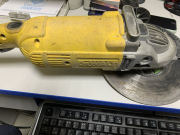 Б/у Угловая шлифмашина Dewalt dwe494 01-200906335