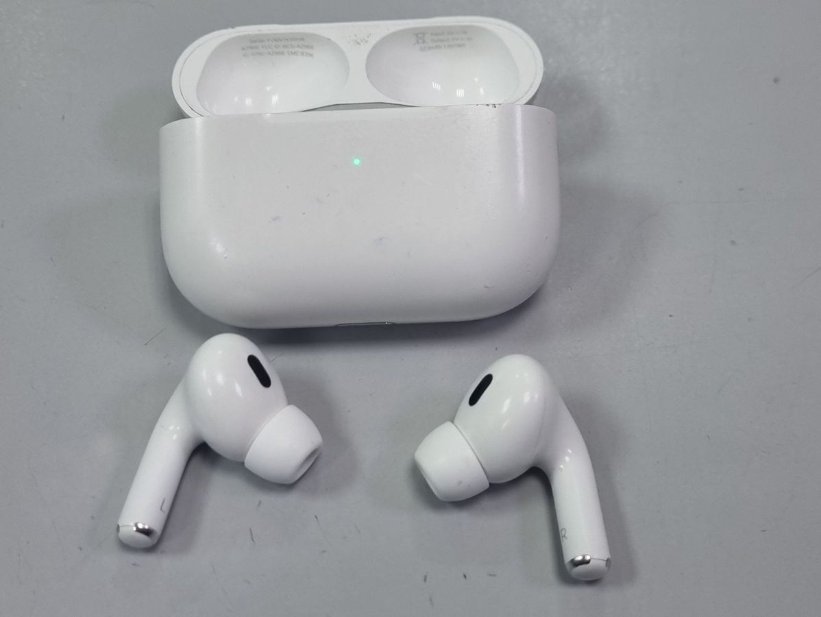 airpods pro 2nd generation with magsafe charging case usb-c