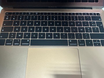 Б/в Ноутбук Apple macbook air a1932 13,3`` core i5 1,6ghz/ram8gb/ssd256gb/intel uhd graphics 617 01-200927389