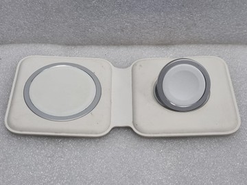 Б/у Зарядний пристрій Apple magsafe duo charge a2458 01-201070726