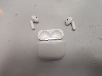 Б/в Навушники Apple airpods 4 01-201122634