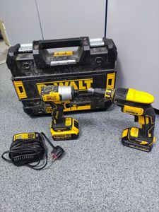 01-200637513: Dewalt dcf620 + dcf840 + акб 1,5 ач + акб 4,0 ач + зп