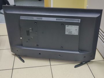 01-200576592: Samsung ue32j5000