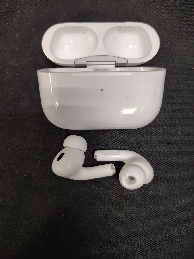 airpods pro 2nd generation with magsafe charging case usb-c