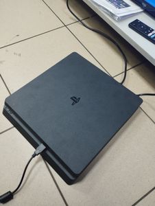 01-200800150: Sony playstation 4 slim 1tb