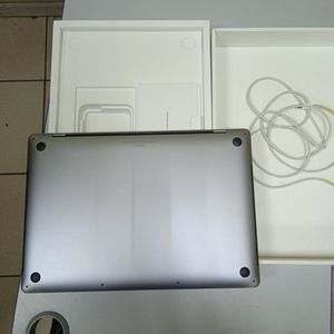 Б/у Ноутбук Apple macbook pro 16" 2019 /a2141 /core i7 2,6ghz /ram 16gb /ssd 500gb /amd radeon pro 5300m 01-200815812