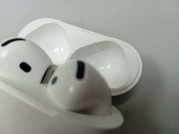 Б/в Навушники Apple airpods 4 with active noise cancellation 01-200861130