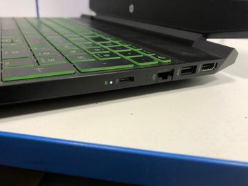 Б/в Ноутбук Hp 15/ryzen 5 3550h ddr4/8gb ddr4/hdd *відсутній/ssd 256 gb/geforce gtx1050 3gb 01-200866863