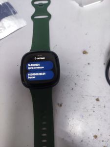 Б/в Смарт-годинник Fitbit versa 4 beet juice/copper 01-200887665