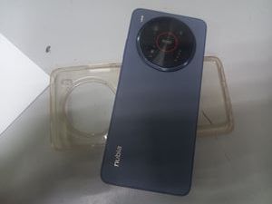 Б/в Мобільний телефон Zte nubia v70 max 6/128gb 01-200910330