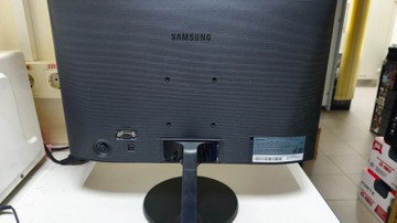 Б/в Монітор Samsung s19f350h 01-200990204