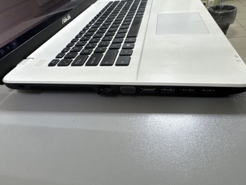 Б/в Ноутбук Asus 17/pentium n3530 ddr3/4gb ddr3/hdd *відсутній/ssd 1000 gb/*інтегрована 01-201086642