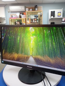 Б/в Монітор Philips 223v5l 01-201160297