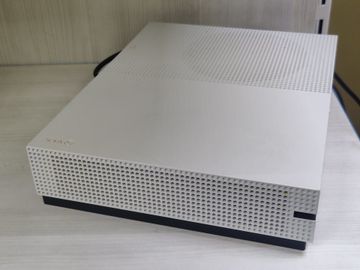 01-200755604: Microsoft xbox one s 1tb