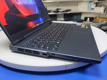 Б/у Ноутбук Lenovo 16/ryzen 7 7745hx ddr5/16gb ddr5/ssd 512 gb/geforce rtx4070 8gb 01-200931159