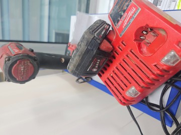 Б/в Набір інструментів Milwaukee m12 fuel 2504-20 + impact driver 2553-20 + 1 акб 4ah +1 акб 2ah + зп 01-200932051