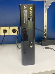 Б/у Игровая приставка Microsoft xbox360 e 500gb+kinect 01-200954115
