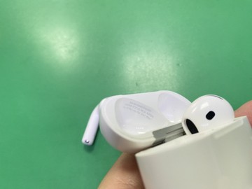 Б/в Навушники Apple airpods 4 with active noise cancellation 01-201075616