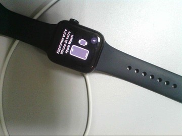 Б/в Смарт-годинник Apple watch se 2 gps 40mm aluminum case with sport 01-201103728