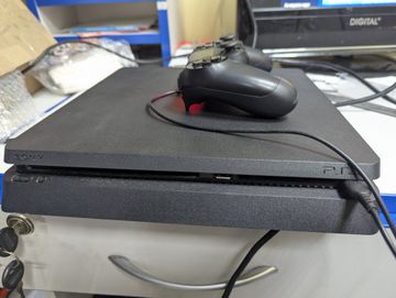 01-200782740: Sony playstation 4 slim 1tb