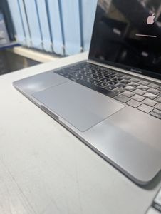Б/в Ноутбук Apple macbook pro 13.3/ core i7 3.3ghz/ ram16gb/ ssd512gb/ intel iris 550/ touch bar 01-200792546