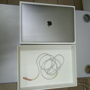 Б/у Ноутбук Apple macbook pro 16" 2019 /a2141 /core i7 2,6ghz /ram 16gb /ssd 500gb /amd radeon pro 5300m 01-200815812