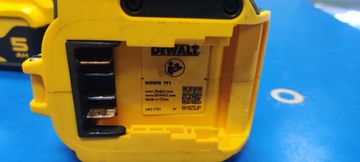 Б/в Шурупокрут Dewalt dcf850e2t 01-200899322