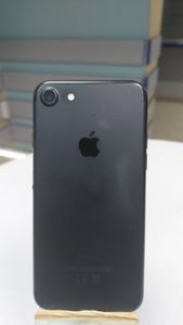 Б/в Мобільний телефон Apple iphone 7 32gb 01-200908037