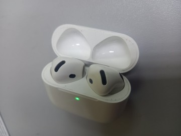 Б/в Навушники Apple airpods 4 01-200923828