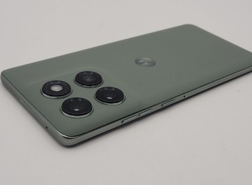 Б/в Мобільний телефон Motorola moto edge 60 pro 12/512gb 01-200902729