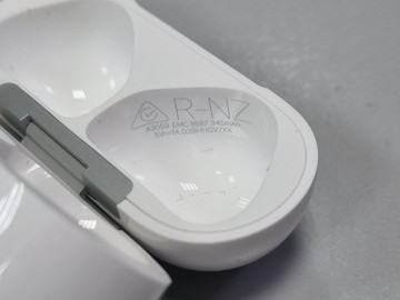 Б/в Навушники Apple airpods 4 with active noise cancellation 01-201035438
