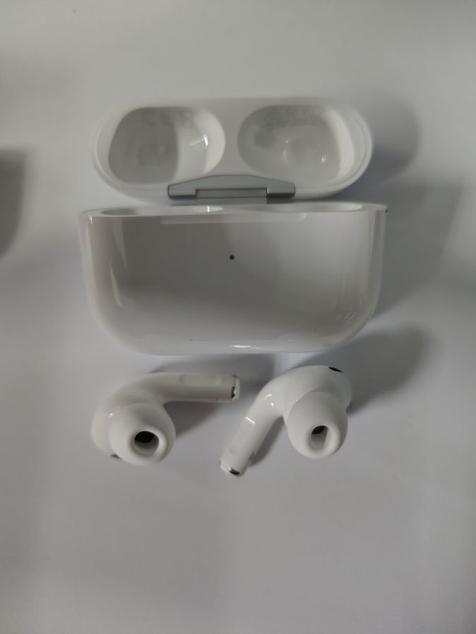 airpods pro 2nd generation with magsafe charging case usb-c