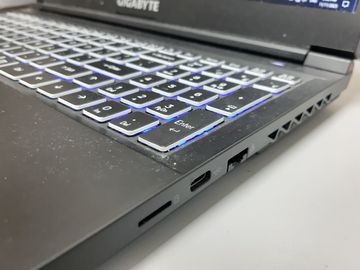 01-200781958: Gigabyte 15/core i7-13620h ddr5/16gb ddr4/hdd *відсутній/ssd 240 gb/geforce rtx4050 6gb