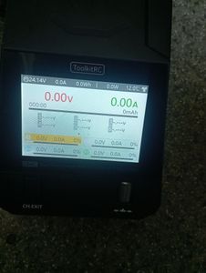 Б/в Зарядний пристрій Toolkitrc q6ac 01-200832940