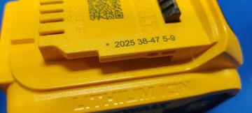 Б/в Шурупокрут Dewalt dcf850e2t 01-200899322