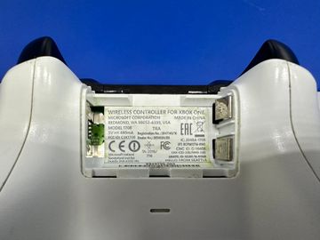 Б/в Ігровий джойстик Microsoft xbox wireless controller 1708 01-200908121