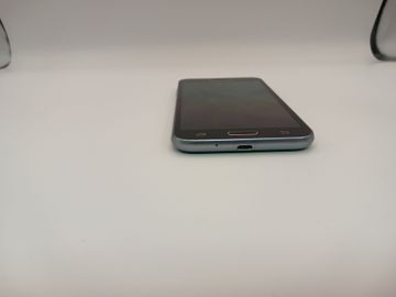 Б/в Мобільний телефон Samsung galaxy j3 2016 j320h 01-200912008