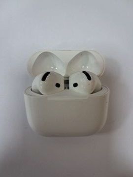 Б/в Навушники Apple airpods 4 with active noise cancellation 01-200922570