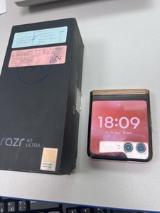 Б/в Мобільний телефон Motorola razr 40 ultra 8/256gb 01-200975697