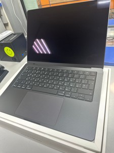 Б/в Ноутбук Apple macbook pro 14" late 2025 01-201101374
