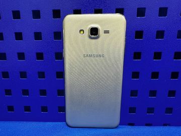 Б/в Мобільний телефон Samsung galaxy j7 neo sm-j701f 16gb 01-200810527