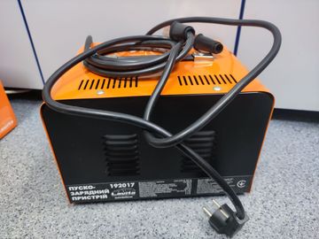 Б/у Автомобильное зарядное устройство Lavita la 192017 01-200812751