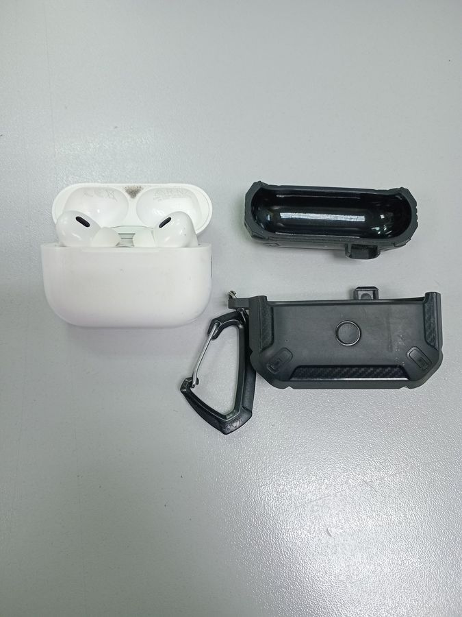 airpods pro 2nd generation with magsafe charging case usb-c