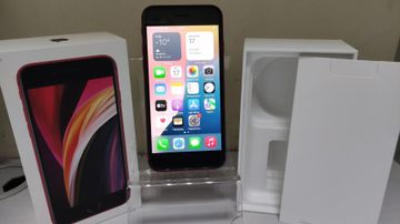 Б/в Мобільний телефон Apple iphone se 2020 64gb 01-200876465