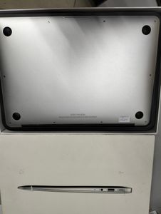 Б/в Ноутбук Apple macbook air a1466/ 13,3"/ core i5 1.3ghz/ram4gb/ssd256gb/intel hd graphics 5000 01-200880049