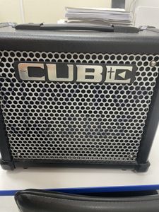 Б/в Комбопідсилювач Roland cube-10gx 01-200896206