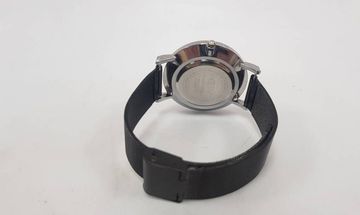 01-19148433: Daniel Wellington b40r2