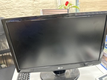 Б/в Монітор Lg w2243s 01-201107004