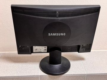 01-200571058: Samsung 2243nw