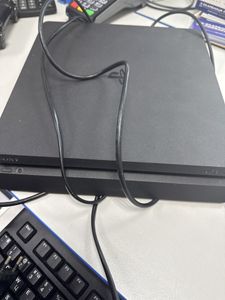 01-200736447: Sony playstation 4 1tb